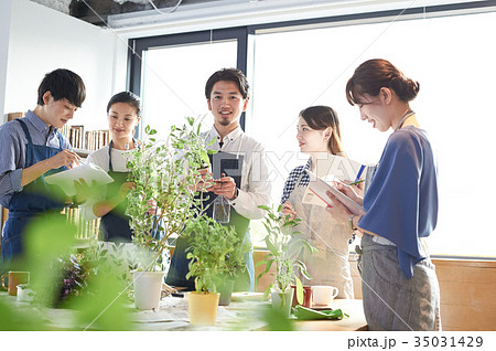 カルチャースクール 寄せ植え 講師 受講生 カルチャースクール 寄せ植え 講師 受講生 35031429