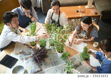 カルチャースクール　寄せ植え　講師　受講生 35031653