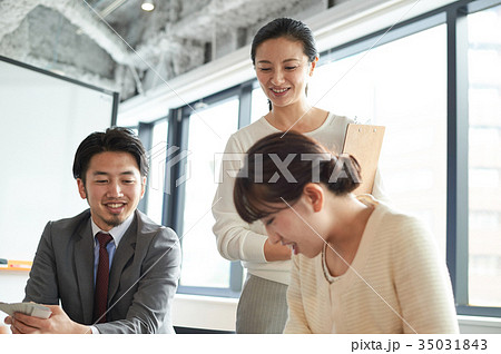 語学学校 授業 講師 学生 語学学校 授業 講師 学生 35031843