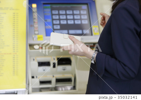券売機 チャージ 通勤 駅 改札 撮影協力「京王電鉄株式会社」 券売機 チャージ 通勤 駅 改札 撮影協力「京王電鉄株式会社」 35032141