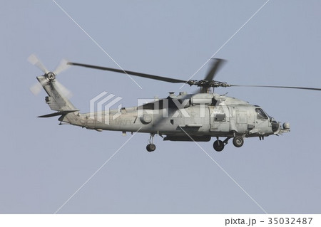 東日本大震災にも出動し活躍した米海軍の空母艦載機HH-60Hオーシャンホーク救難ヘリコプター 35032487