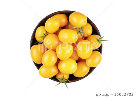 yellow tomatoes isolated 35032702