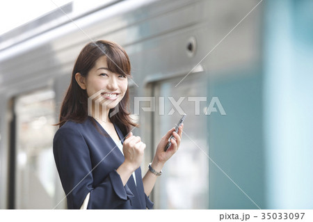 電車乗車イメージ　撮影協力「京王電鉄株式会社」 35033097