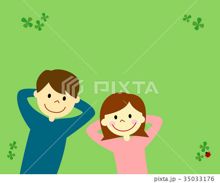 寝転がるカップル 35033176