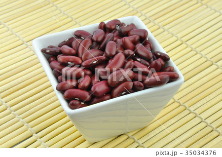 Red beans in white porcelain bowl 35034376