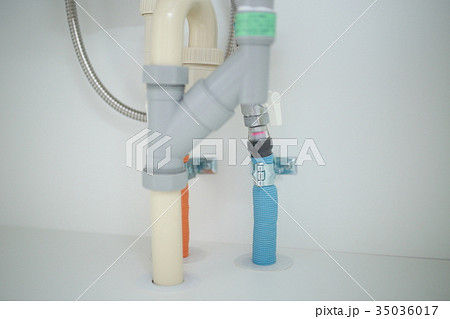 水道管 (配管 水道管 修理 点検 検査 水漏れ トラブル 一軒家 マンション 建設 パイプ 家) 35036017