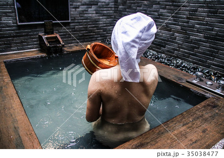 暑い 熱い 辛い 35038477