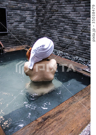 暑い 熱い 辛い 35038479