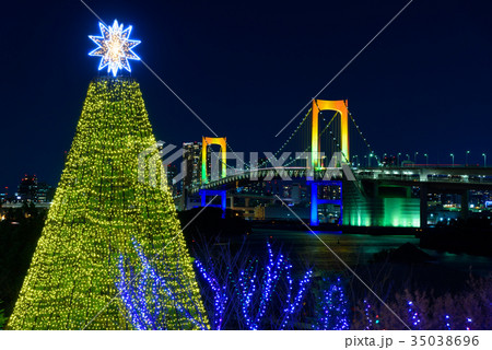 東京　お台場　東京ベイエリアの夜景とレインボーブリッジ 35038696