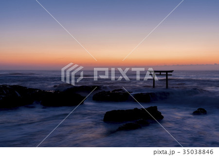 茨城県大洗町　神磯の鳥居 35038846