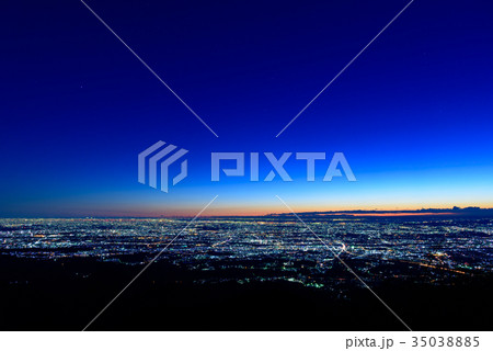 東京～横浜～湘南の夜景　マジックアワー　丹沢大山山頂からの風景 35038885