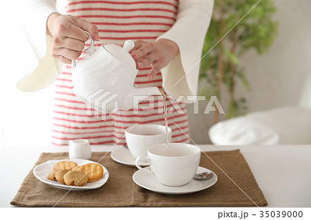 紅茶を出す 紅茶を出す 35039000