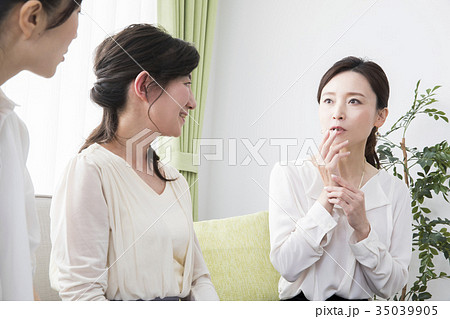 40代の女性たち 40代の女性たち 35039905