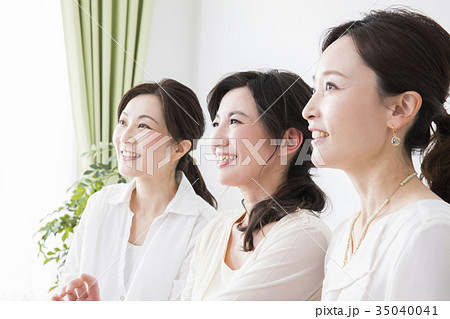 40代の女性たち 40代の女性たち 35040041