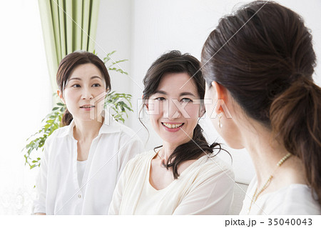 40代の女性たち 35040043