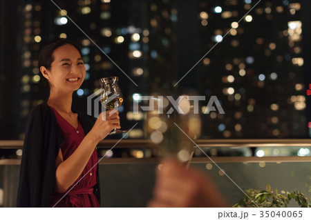 女性 ナイトライフ 女性 ナイトライフ 35040065