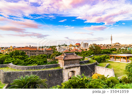 《沖縄県》首里城から見下ろす街並み 《沖縄県》首里城から見下ろす街並み 35041059