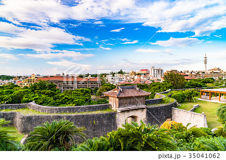 沖縄県 首里城から見下ろす街並みの写真素材