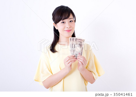 ミドル女性、お札、3万円 35041461