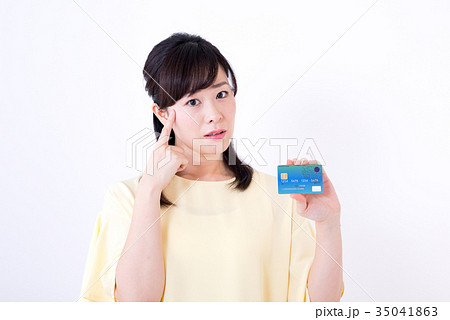 ミドル女性、クレジットカード 35041863