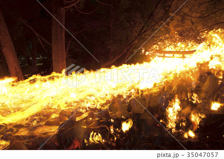 お灯祭　新宮　神倉神社　山は火の滝、下り竜 35047057