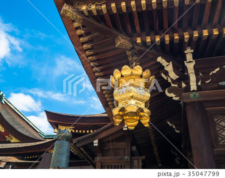 北野天満宮の本殿の吊灯篭 35047799