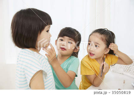 遊び 少女 兄弟姉妹 35050819