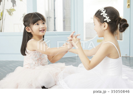 バレエ 少女 兄弟姉妹 35050846