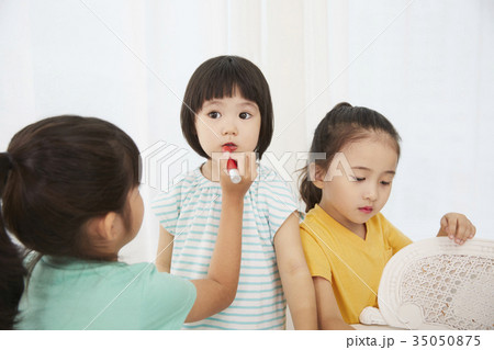 口紅 リップ 少女 35050875