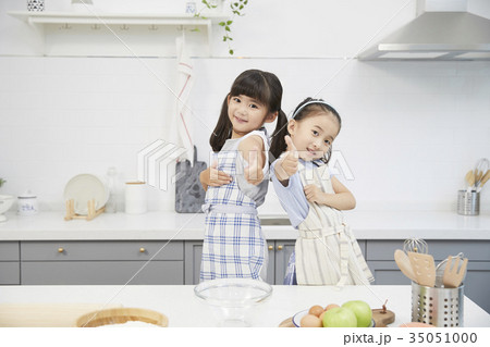 少女 子供 料理の 35051000