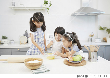 少女 子供 料理の 35051011