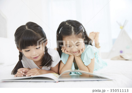 読書 少女 子供 35051113