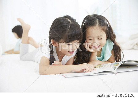 読書 少女 子供 35051120