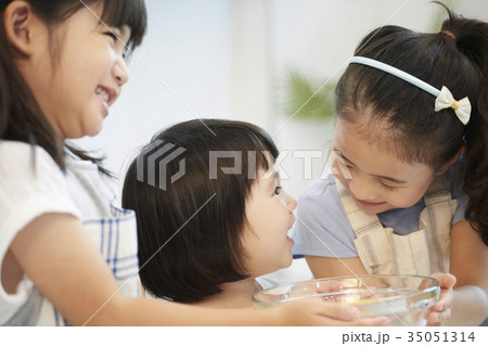 少女 子供 友達 35051314