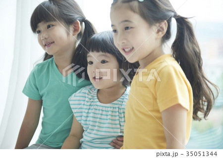 少女 子供 兄弟姉妹 35051344