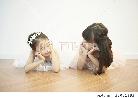 少女 子供 友達 35051393