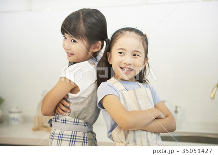 少女 子供 友達 35051427
