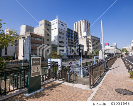 名古屋市納屋橋都市風景　堀川と納屋橋ゆめ広場 35051648