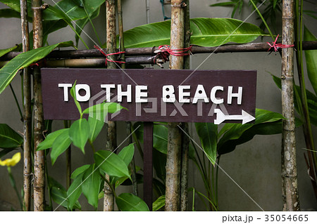 Wood sign board to the beach Wood sign board to the beach 35054665