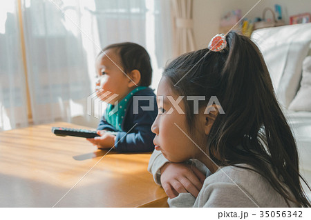 1 year old & 6 years old 1 year old & 6 years old 35056342