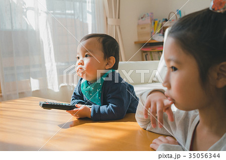 1 year old & 6 years old 1 year old & 6 years old 35056344