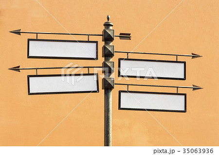 Blank directional road signs Metal pointer 35063936