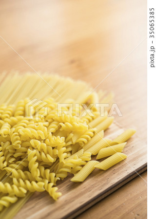 パスタ スパゲティー ペンネ フジリ パスタ スパゲティー ペンネ フジリ 35065385