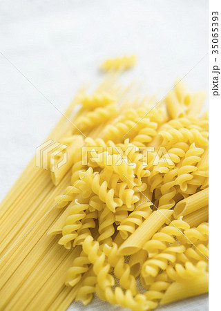 パスタ　スパゲティー　ペンネ　フジリ 35065393