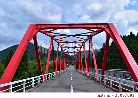 京都・美山町の赤橋 35067093