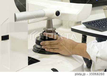 The hand of CNC operator setting the CNC holder 35068260