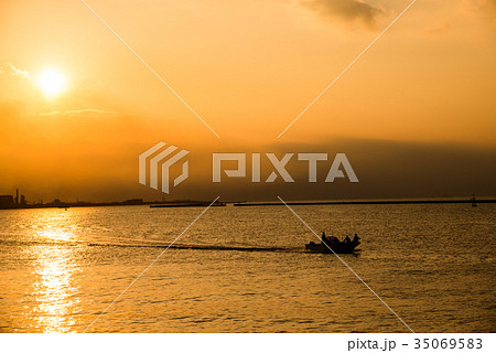 夕日、夕方、夕焼け、海、シルエット、海岸線、逆光、海岸線 35069583
