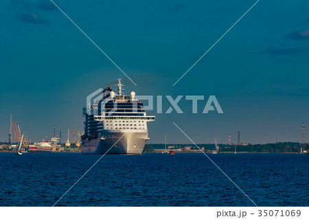 White giant cruise liner 35071069