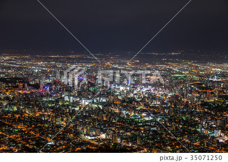 日本新三大夜景 北海道札幌市藻岩山 ※2017年10月撮影 日本新三大夜景 北海道札幌市藻岩山 ※2017年10月撮影 35071250