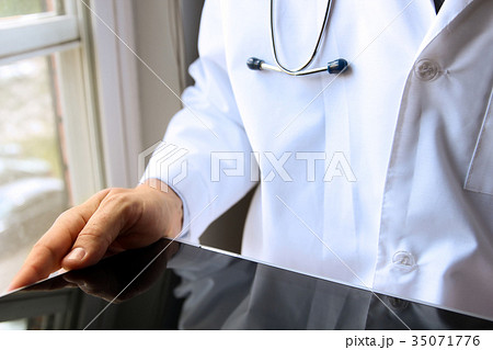 doctor working on a computer at his cabinet 35071776